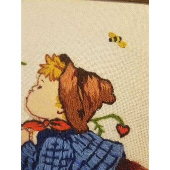Vintage Crewel Embroidery Boy Whistle Scene Framed Field Bee Birds Flower Hummel - Picture 11 of 12